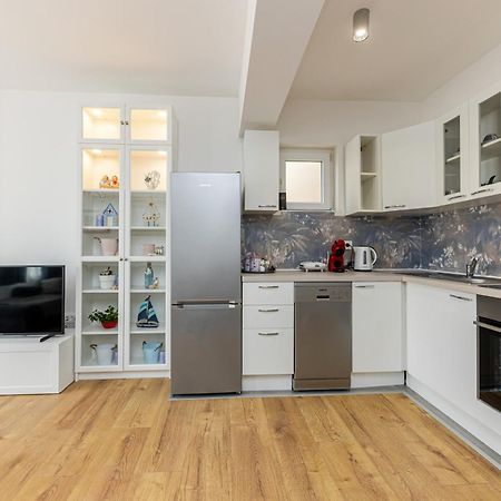 House Niko M With 6 Apartments スプリト エクステリア 写真