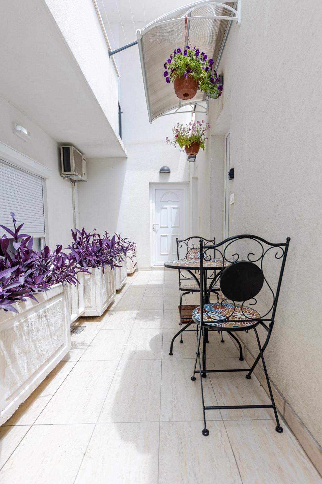 House Niko M With 6 Apartments スプリト エクステリア 写真