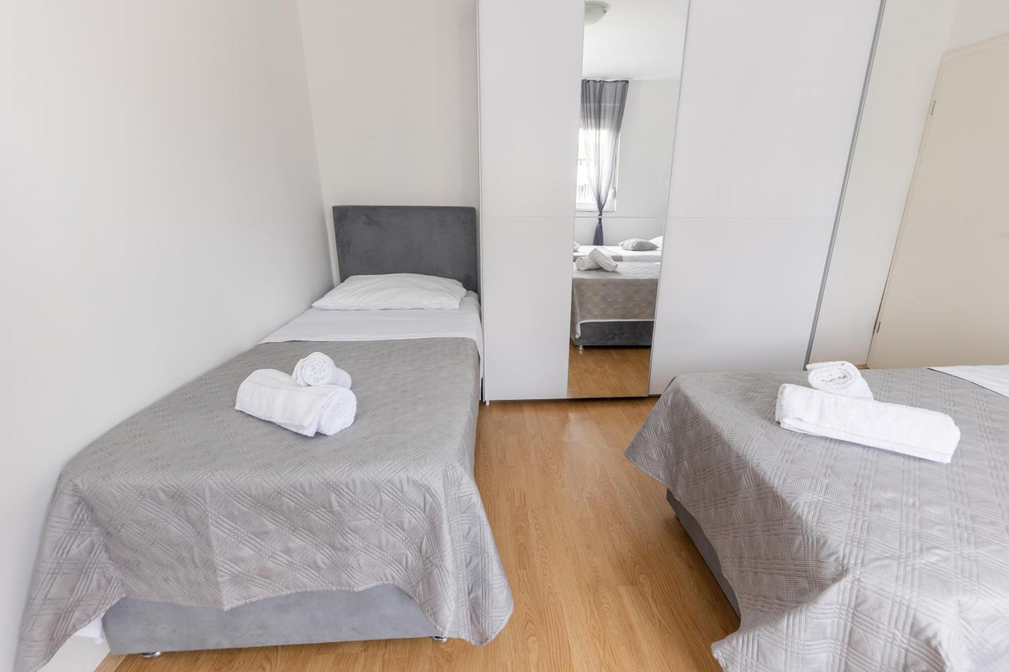 House Niko M With 6 Apartments スプリト エクステリア 写真