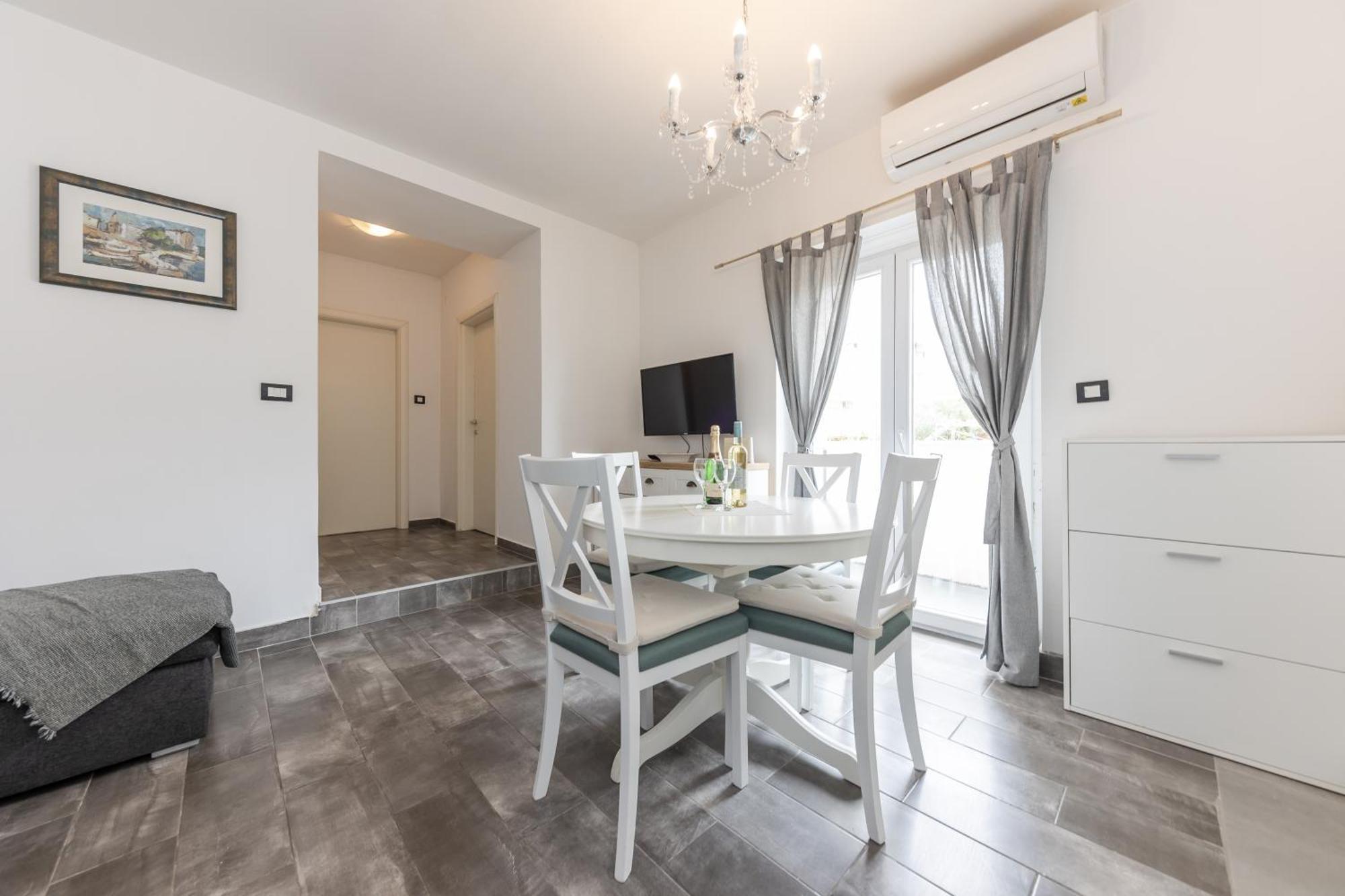 House Niko M With 6 Apartments スプリト エクステリア 写真