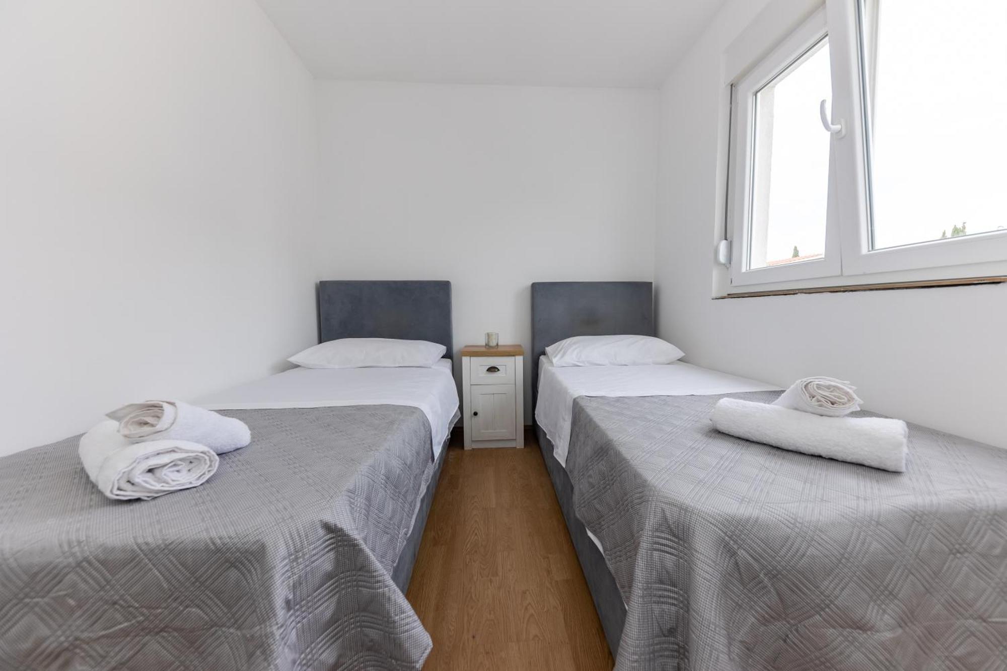 House Niko M With 6 Apartments スプリト エクステリア 写真