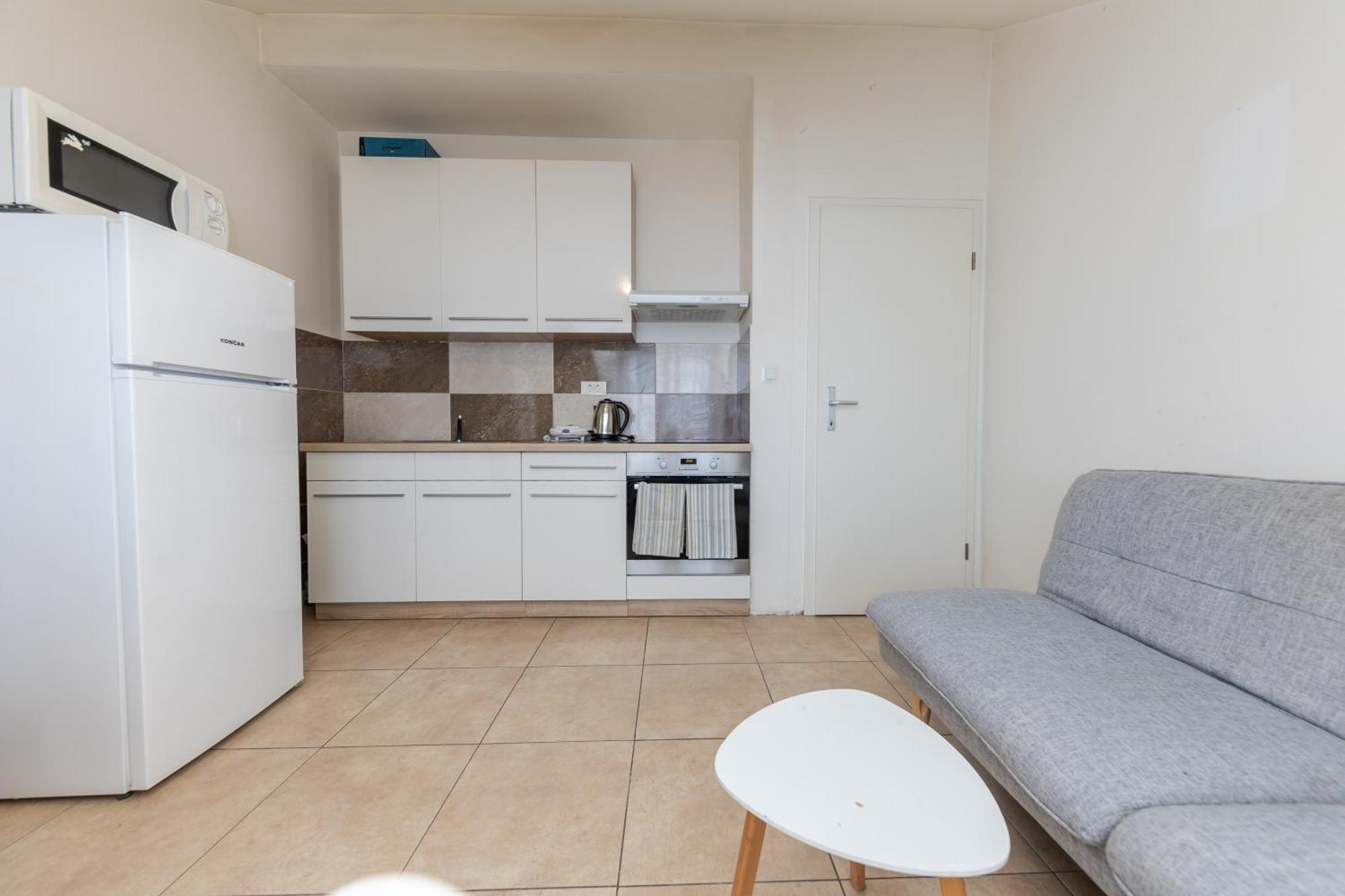 House Niko M With 6 Apartments スプリト エクステリア 写真