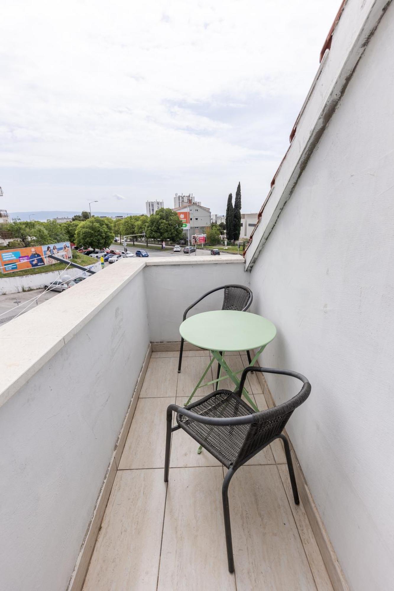 House Niko M With 6 Apartments スプリト エクステリア 写真