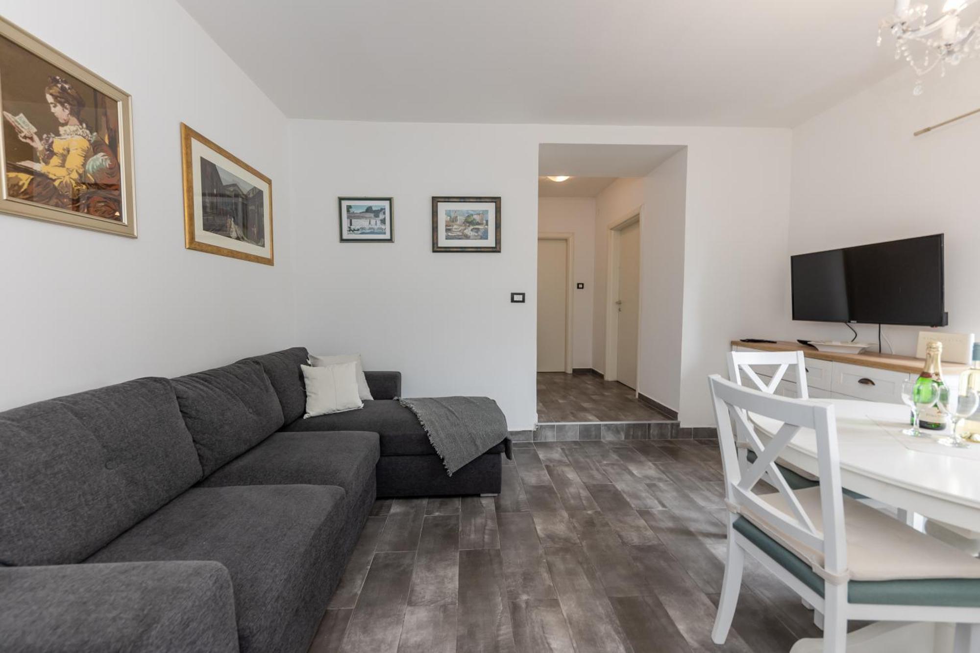 House Niko M With 6 Apartments スプリト エクステリア 写真